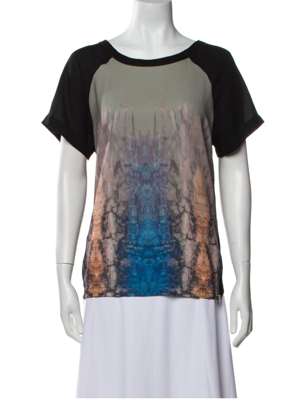 Y.A.S. Women's Short Sleeve Graphic Tee in Black and Blue
